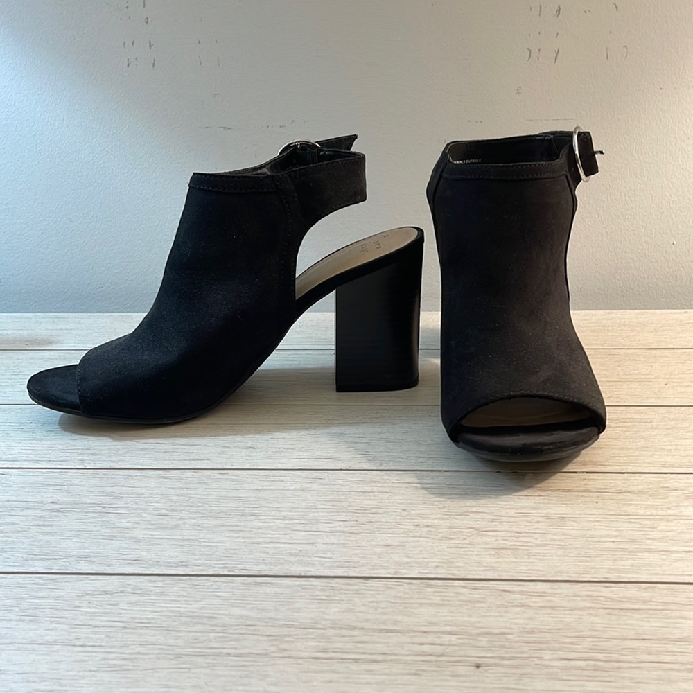 Black open toe chunky heels